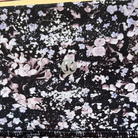 Lululemon high-rise black floral pattern, tight leggings, great support, size 4 - Picture 2 of 6